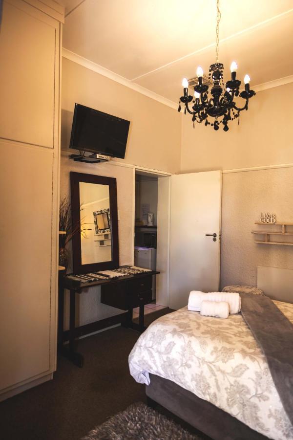 Bed and Breakfast Be My Guest Upington Exterior foto